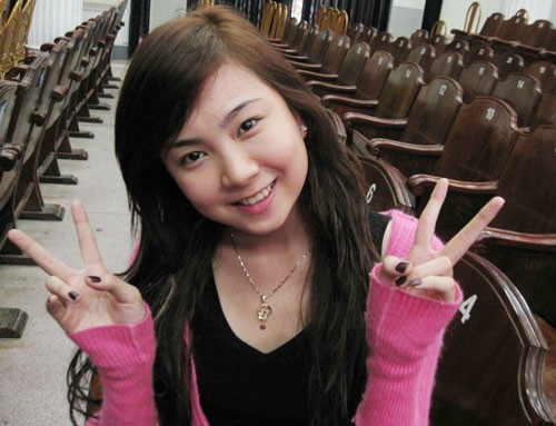 Thế hệ 9X đời đầu, cách đây khoảng hơn 10 năm chắc chắn sẽ rất quen với "hot girl Ngọc Xinh" - gương mặt thường xuyên xuất hiện trên nhiều trang báo, tạp chí dành cho giới trẻ, tuổi teen thời bấy giờ.