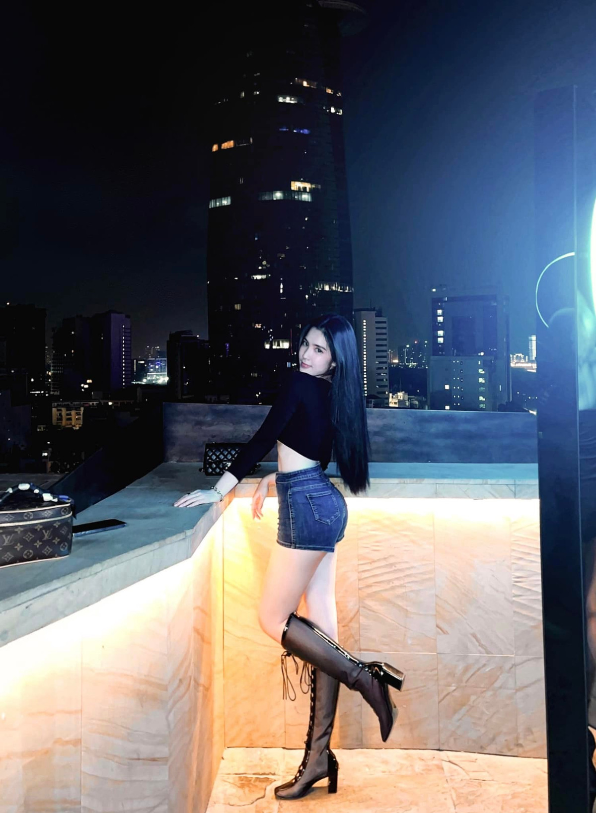 Với lợi thế ngoại hình, Đoan Nghi tự tin theo đuổi nhiều phong cách khác nhau.