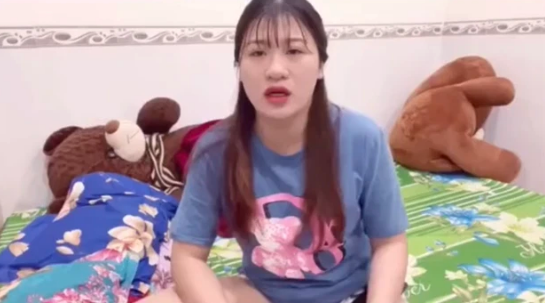 Tuy nhiên sau khi tìm hiểu, cư dân mạng phát hiện đây thực chất chỉ là video Kim Thủy muốn troll chồng việc ly hôn và xem phản ứng của chồng.