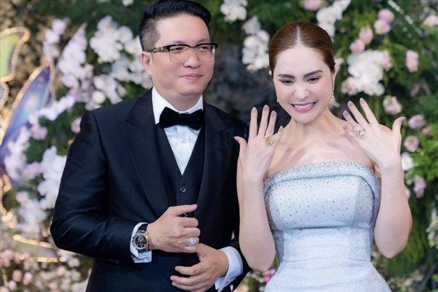 Chồng bị làm phiền, “nữ đại gia quận 7“ phản ứng lạ Chong bi lam phien, “nu dai gia quan 7“ phan ung la