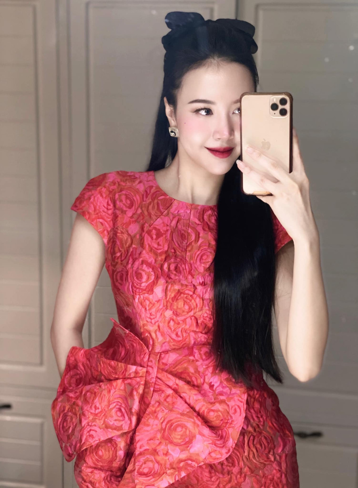 Hiện tại không theo đuổi nghề, thế nhưng người đẹp sinh năm 1992 vẫn được cư dân mạng nhắc đến nhờ sắc vóc quyến rũ không hề mai một.