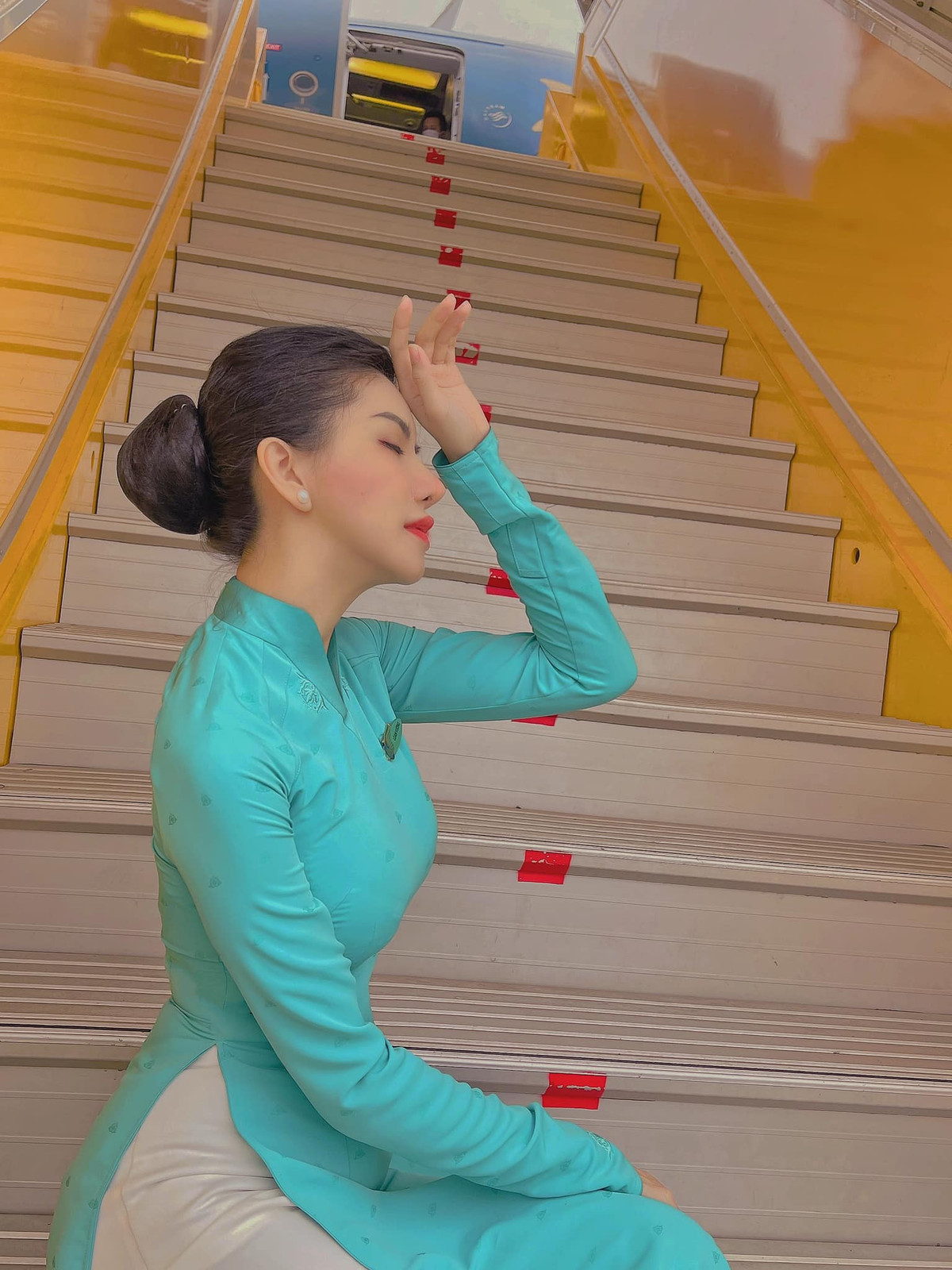 Vương Ngọc Loan (thường gọi là Loan Vương), là một trong những người đẹp hàng không được biết tới khi tham gia các cuộc thi sắc đẹp.