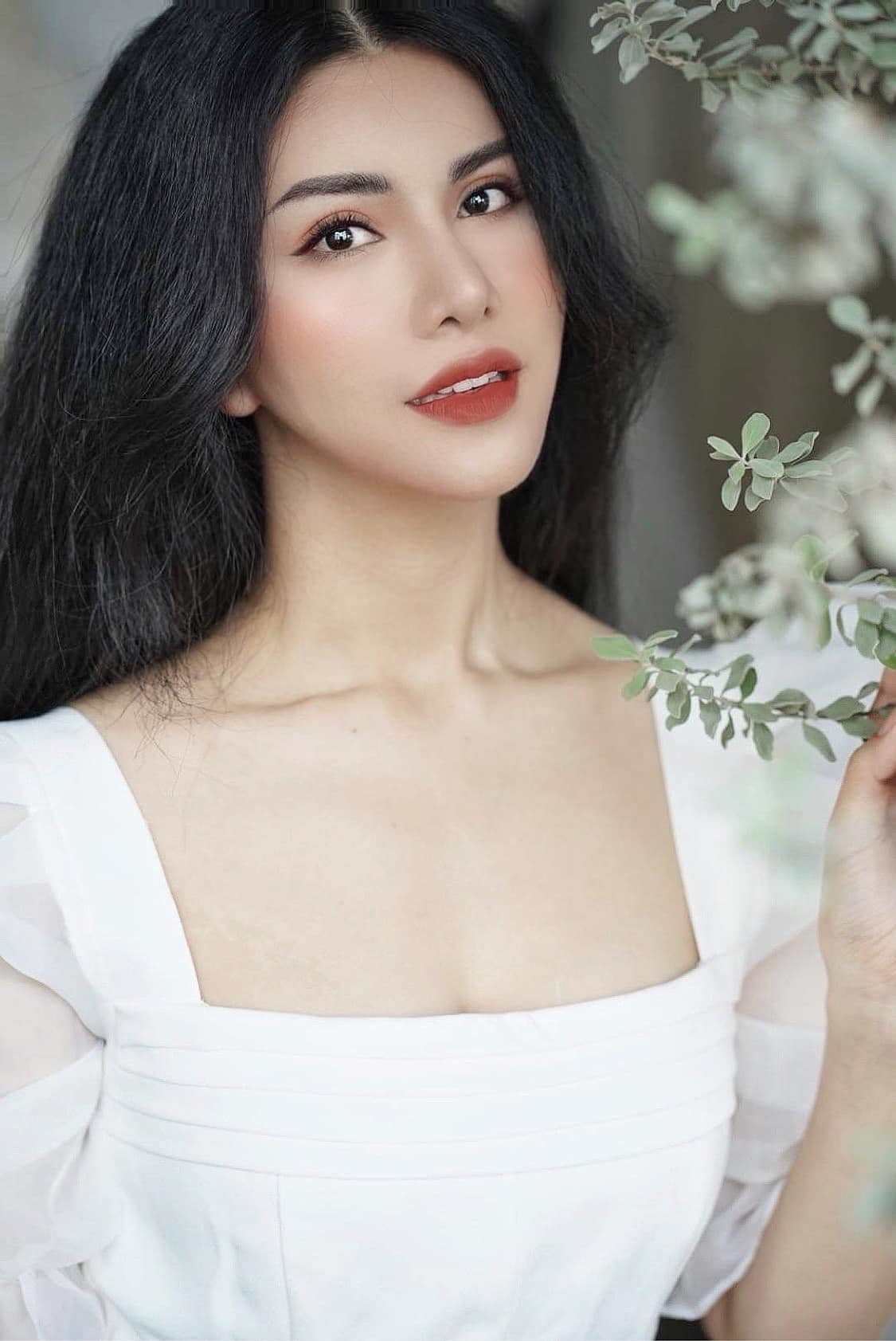 Ngoài 30 tuổi, cô vẫn có thân hình thon gọn nhờ chế độ ăn uống và tập luyện khoa học.