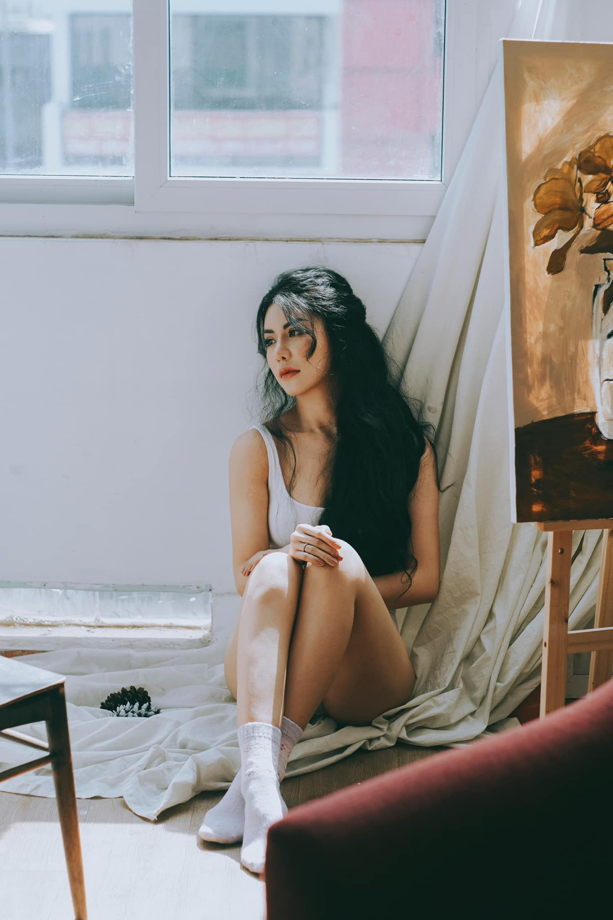 Ngoài công việc của một tiếp viên hàng không, khi có thời gian Loan Vương tích cực tham gia các hoạt động quảng bá văn hóa, du lịch và làm từ thiện.