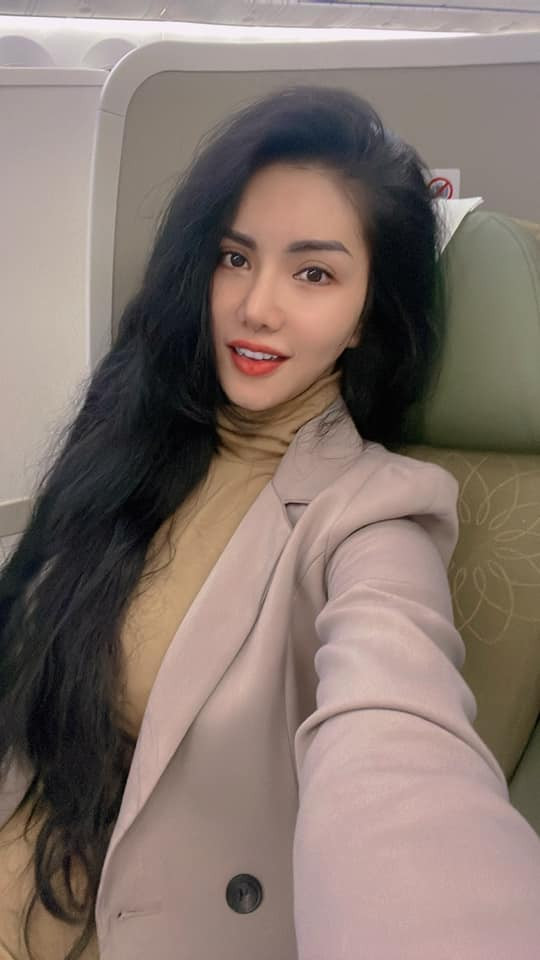 Người đẹp đam mê kinh doanh bất động sản và thiết kế nội thất. Cô dự định mở công ty thiết kế nội thất.