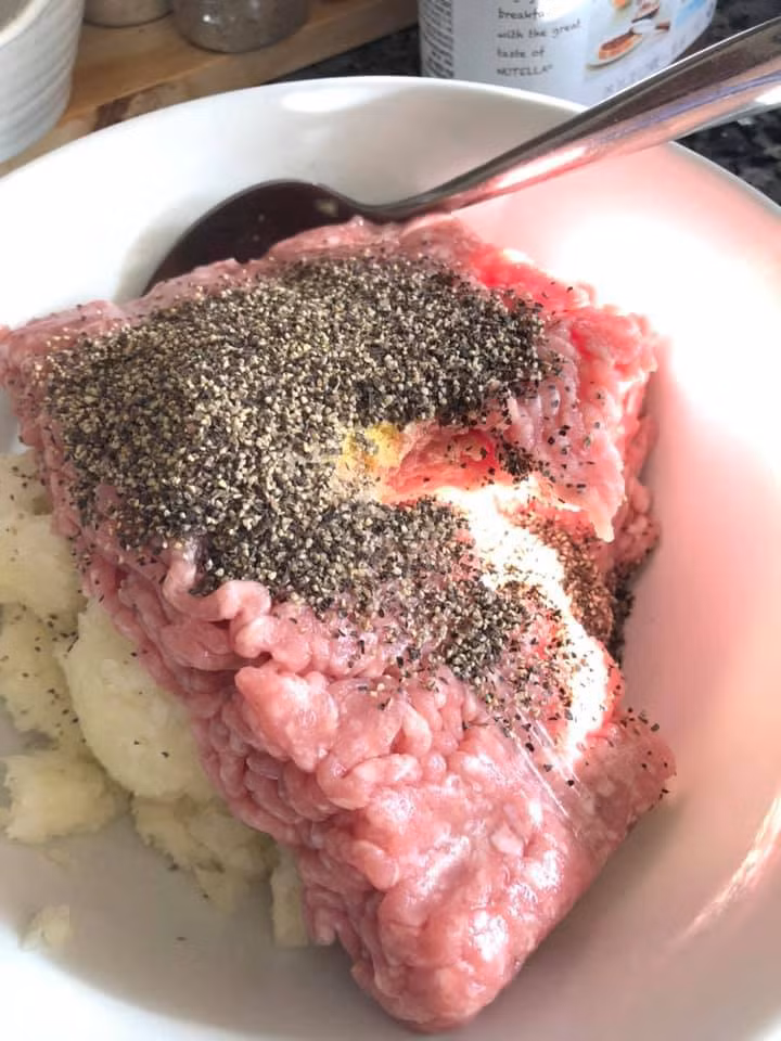 Lại tiếp tục một màn nêm nếm hạt tiêu quá lố.