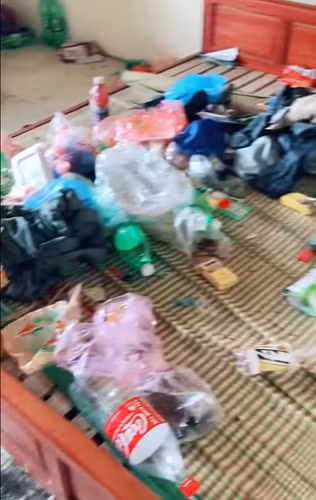 Những căn phòng ngập rác là câu chuyện không còn mới, mỗi lần xuất hiện trên mạng xã hội là mỗi lần dư luận được dịp ngã ngửa.