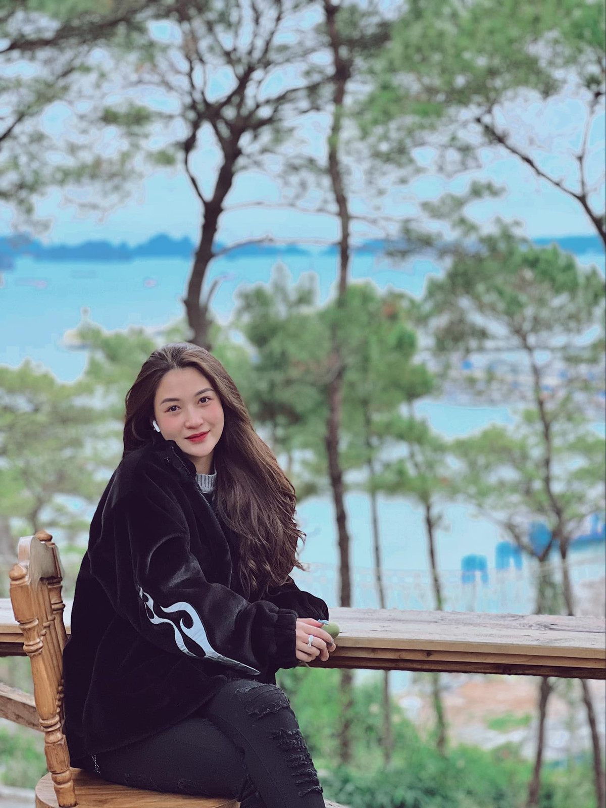 Hiện cô tập trung phát triển công việc kinh doanh. Khi có dự án nghệ thuật phù hợp, cô cho biết sẽ sẵn sàng quay lại.