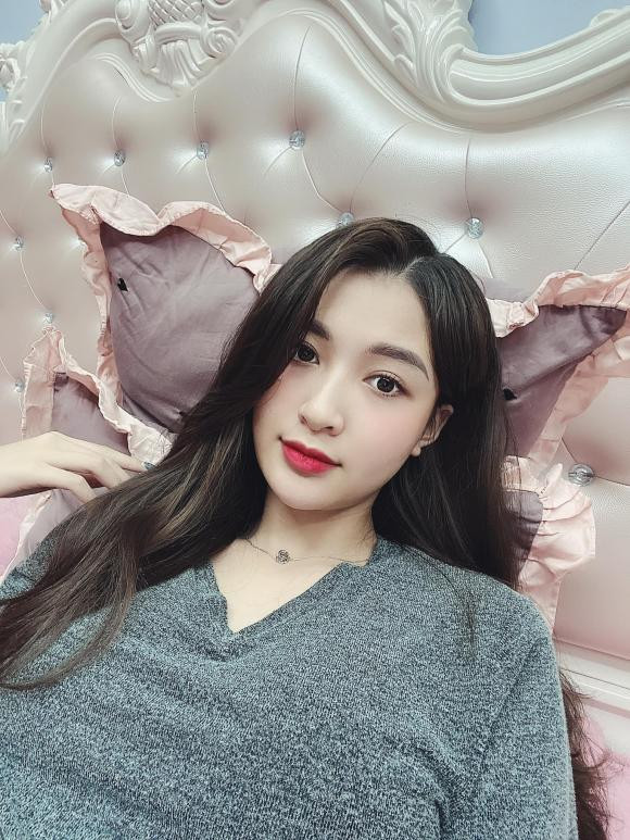 Trong các hình ảnh chia sẻ gần đây trên mạng xã hội, cô nàng nhắc nhiều về gia đình và những triết lý cuộc sống, tình yêu....