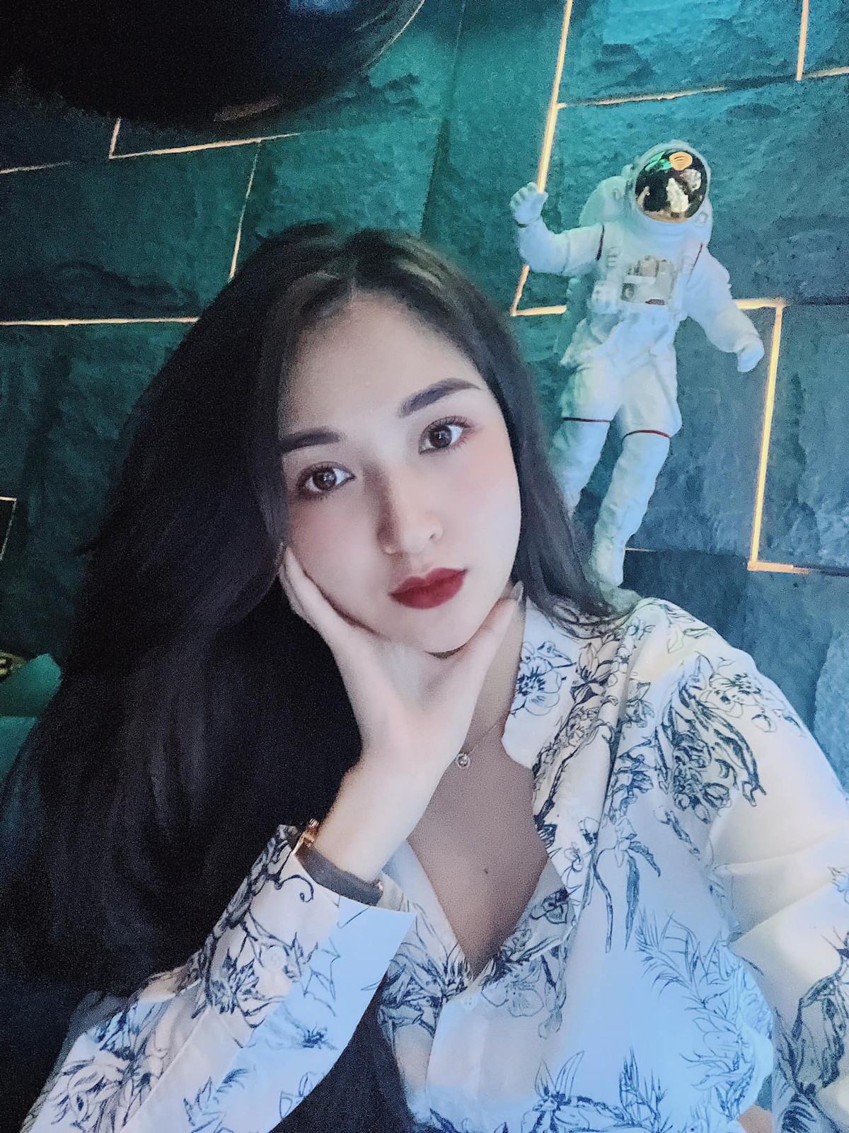 Gu thời trang của nữ diễn viên được khán giả đánh giá là thời thượng, tinh tế. Ảnh: FBNV