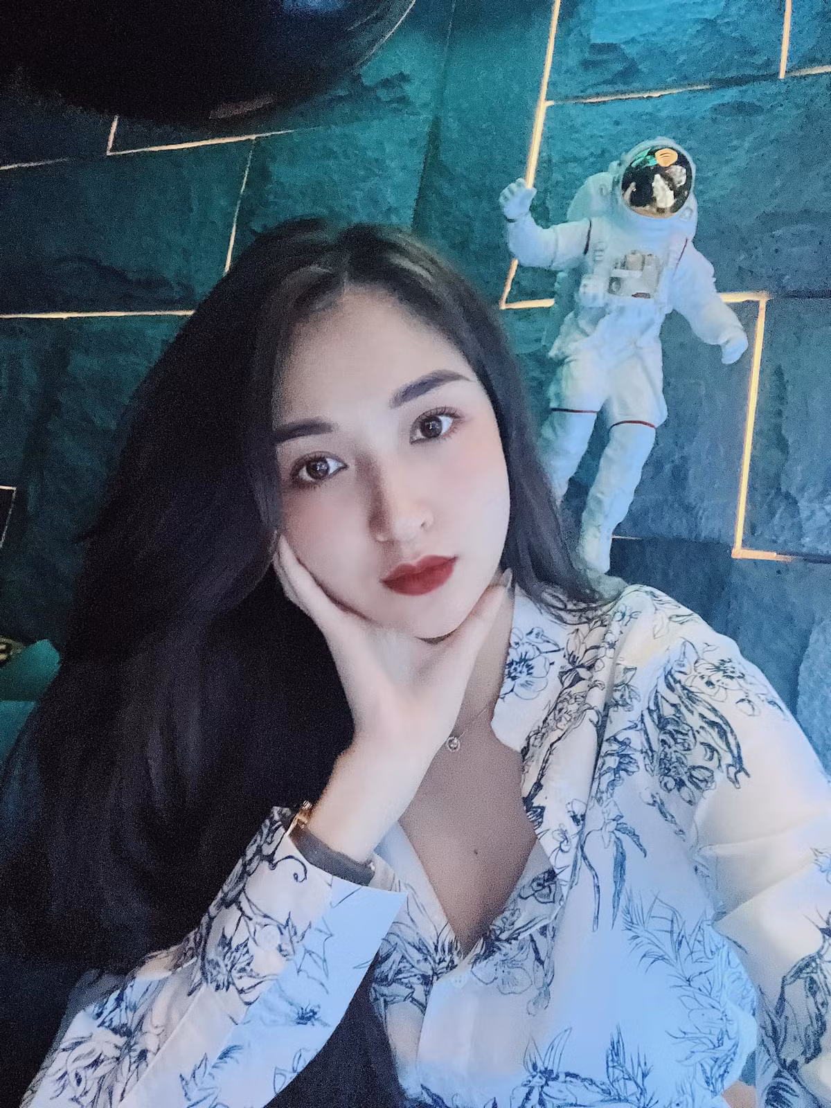 Gu thời trang của nữ diễn viên được khán giả đánh giá là thời thượng, tinh tế. Ảnh: FBNV