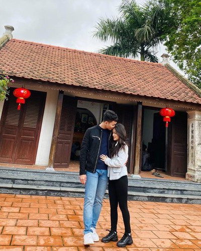 Ở phần bình luận, rất nhiều người hâm mộ gửi lời chúc, mong chờ ngày cả 2 về chung một nhà.