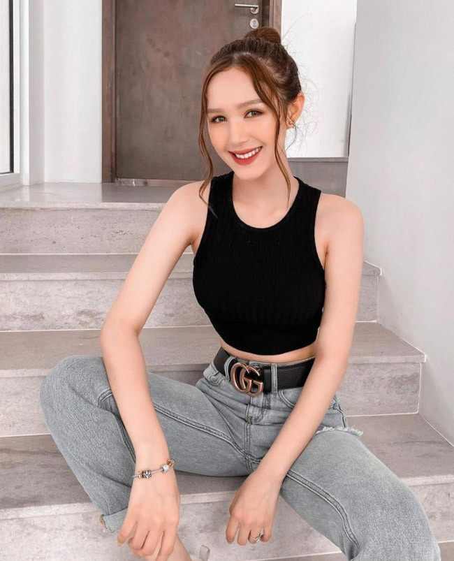 Theo đó, ngay từ ngày đầu về làm dâu, Xoài Non được mẹ chồng hứa cho hết tài sản để quản lý, còn bố chồng thì cho nhà nếu sinh con gái, cho khách sạn nếu sinh con trai.