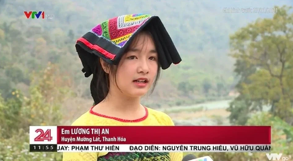 Cô bé xuất hiện chỉ trong khoảnh khắc khá ngắn trên VTV, nhưng cũng đủ để dân mạng "chộp" lại và chia sẻ rầm rộ.