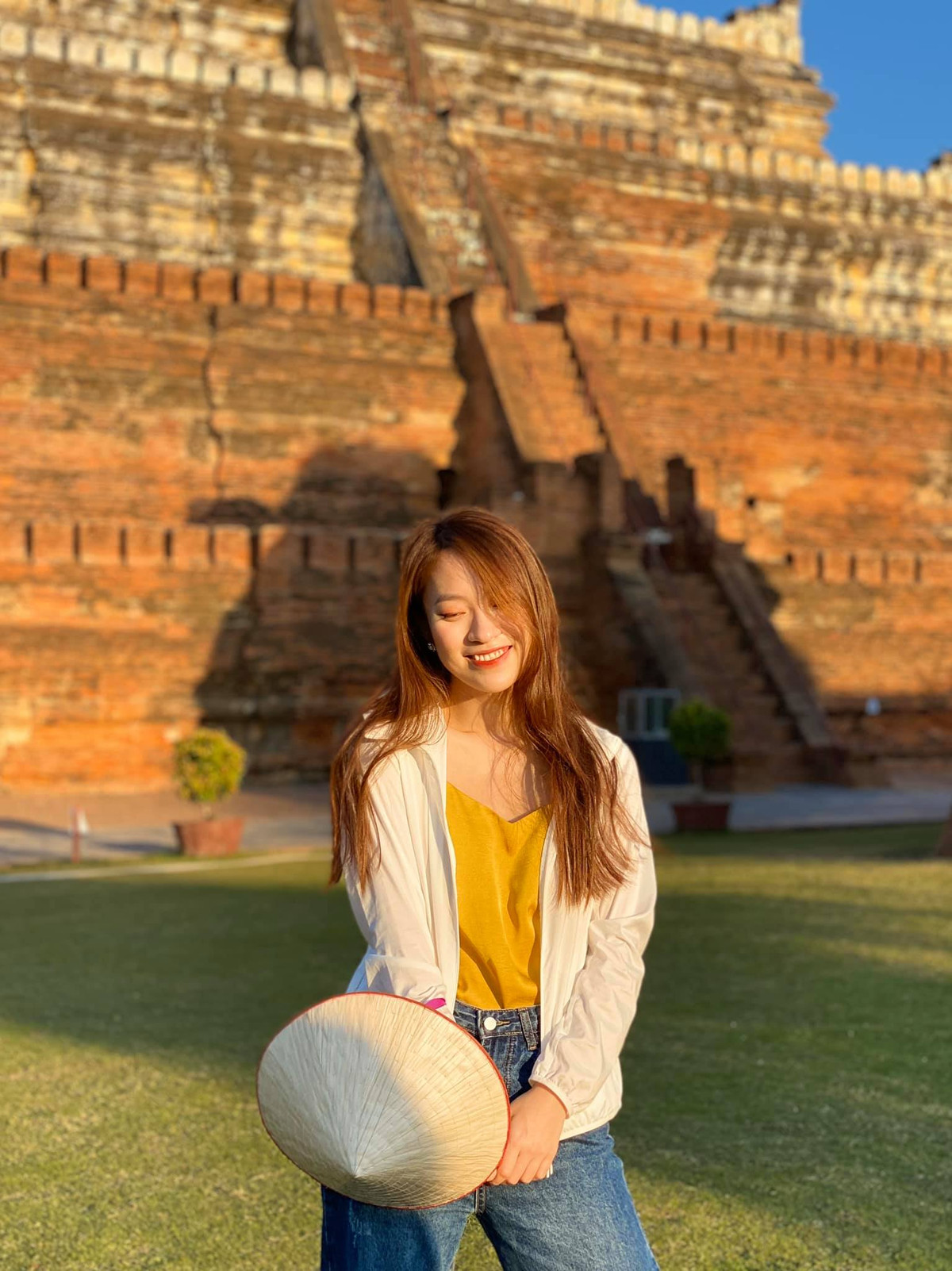 Hiện tại Khánh Vy đã trở thành MC triển vọng của VTV ở tuổi 23.