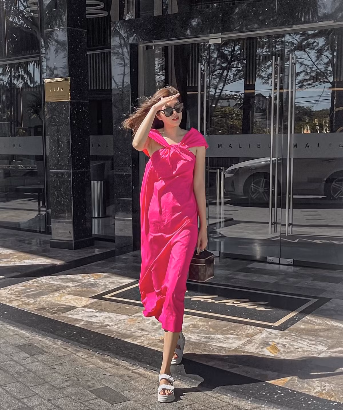 Dù không còn hoạt động nghệ thuật sôi nổi nhưng Huỳnh Tiên vẫn là cái tên tạo nên sức hút bởi gu thời trang sành điệu, bắt mắt.