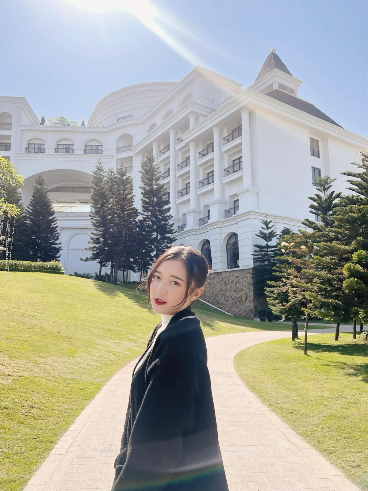 Trên Facebook cá nhân, nữ MC thường xuyên đăng tải hình ảnh về cuộc sống cá nhân.