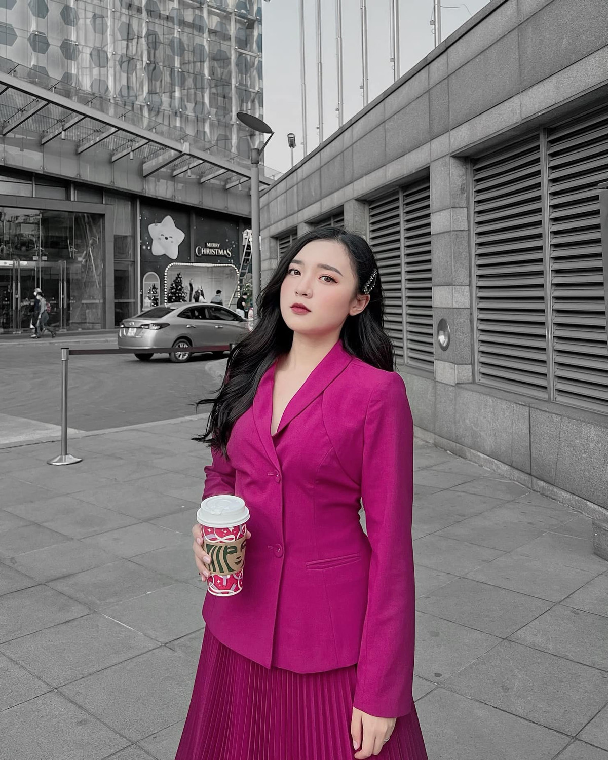 Cô nàng dành phần lớn thời gian cho công việc nhưng vẫn thường xuyên được tận hưởng những chuyến du lịch xa bên cạnh nửa kia.