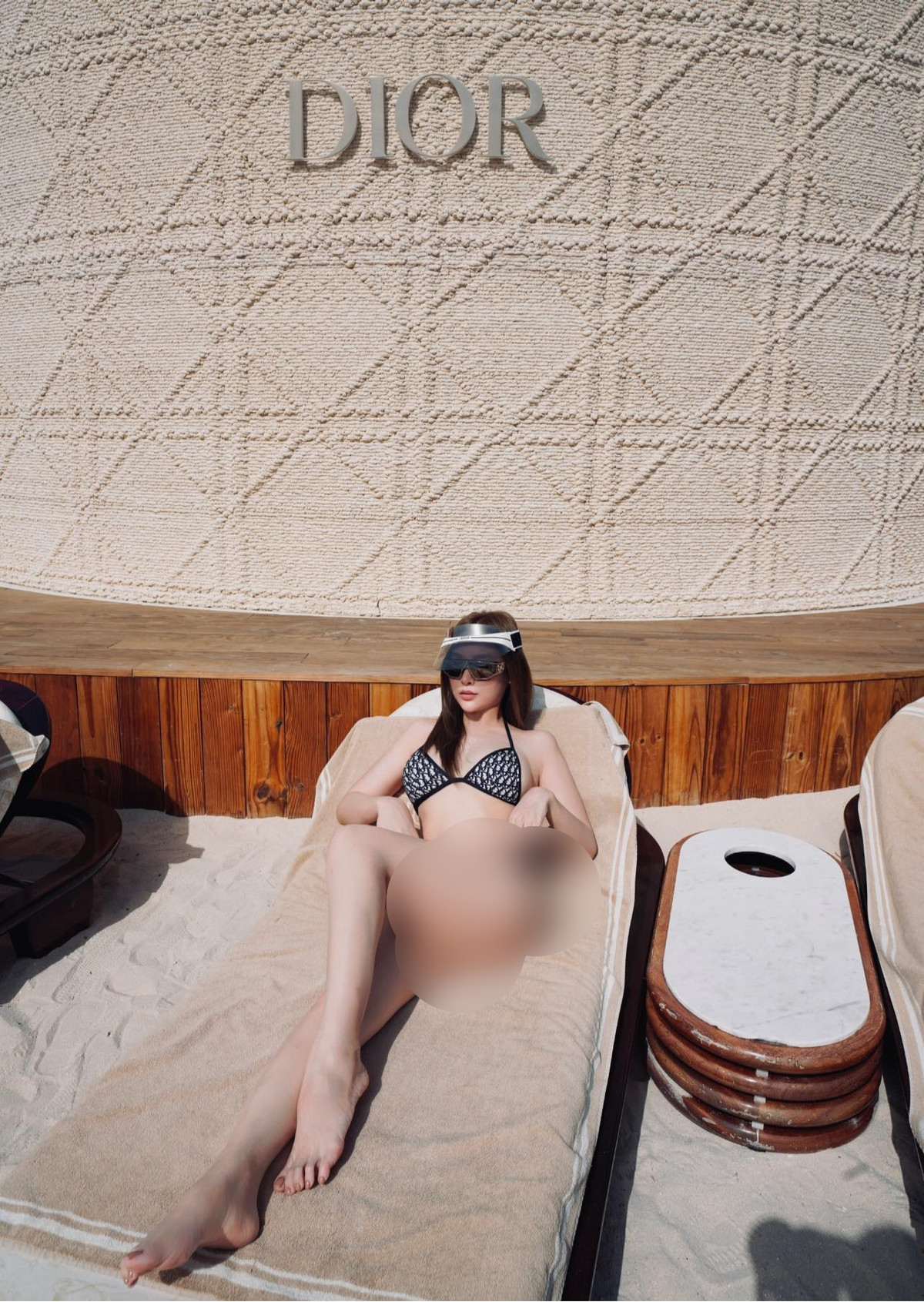 Không khác gì những lần trước, lần này người đẹp khiến cư dân mạng phải trầm trồ vì vóc dáng xịn xò của mình.