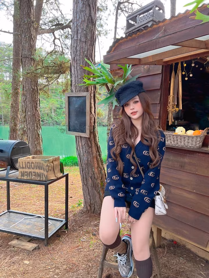 Cô cho biết, luôn ưu tiên sử dụng các phương pháp làm đẹp không phẫu thuật, đồng thời chăm chỉ đến spa để chăm sóc cơ thể.