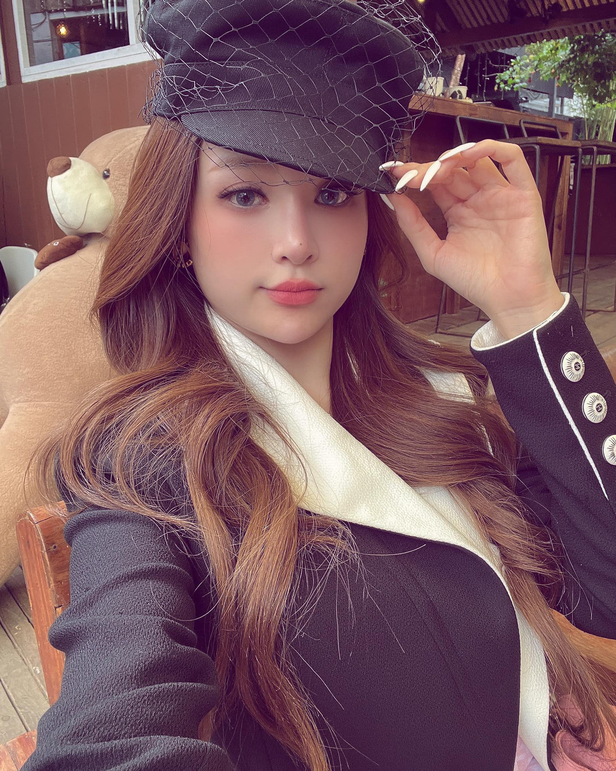 Mới đây, trên trang cá nhân, Huyền Baby đã đăng loạt ảnh bikini nét căng và gửi lời chúc đến mọi người: "Chúc các chị em 8.3 tiền đầy túi, tình đầy tim".