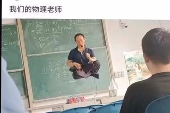 Nhìn qua ai cũng tưởng là tiết học ảo thuật, thế nhưng đây là giờ dạy Vật lý.