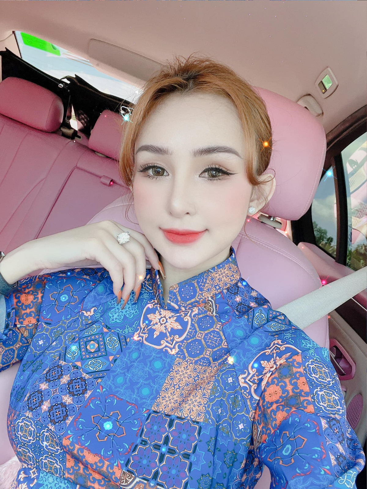 Dù ở nhà hay đi tiệc, Nguyễn Tiên luôn xuất hiện chỉn chu, khoác lên người những item vô cùng sành điệu và cá tính.