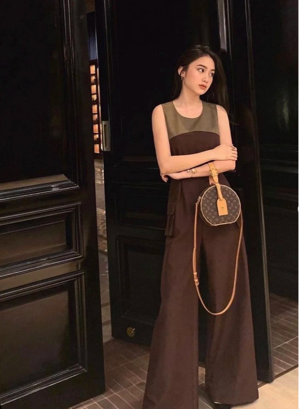 Tuổi trẻ tài cao, Phoiphailin Sivilay ở tuổi 25 đã là chủ sở hữu thương hiệu thời trang và nhà hàng ăn uống của riêng mình.