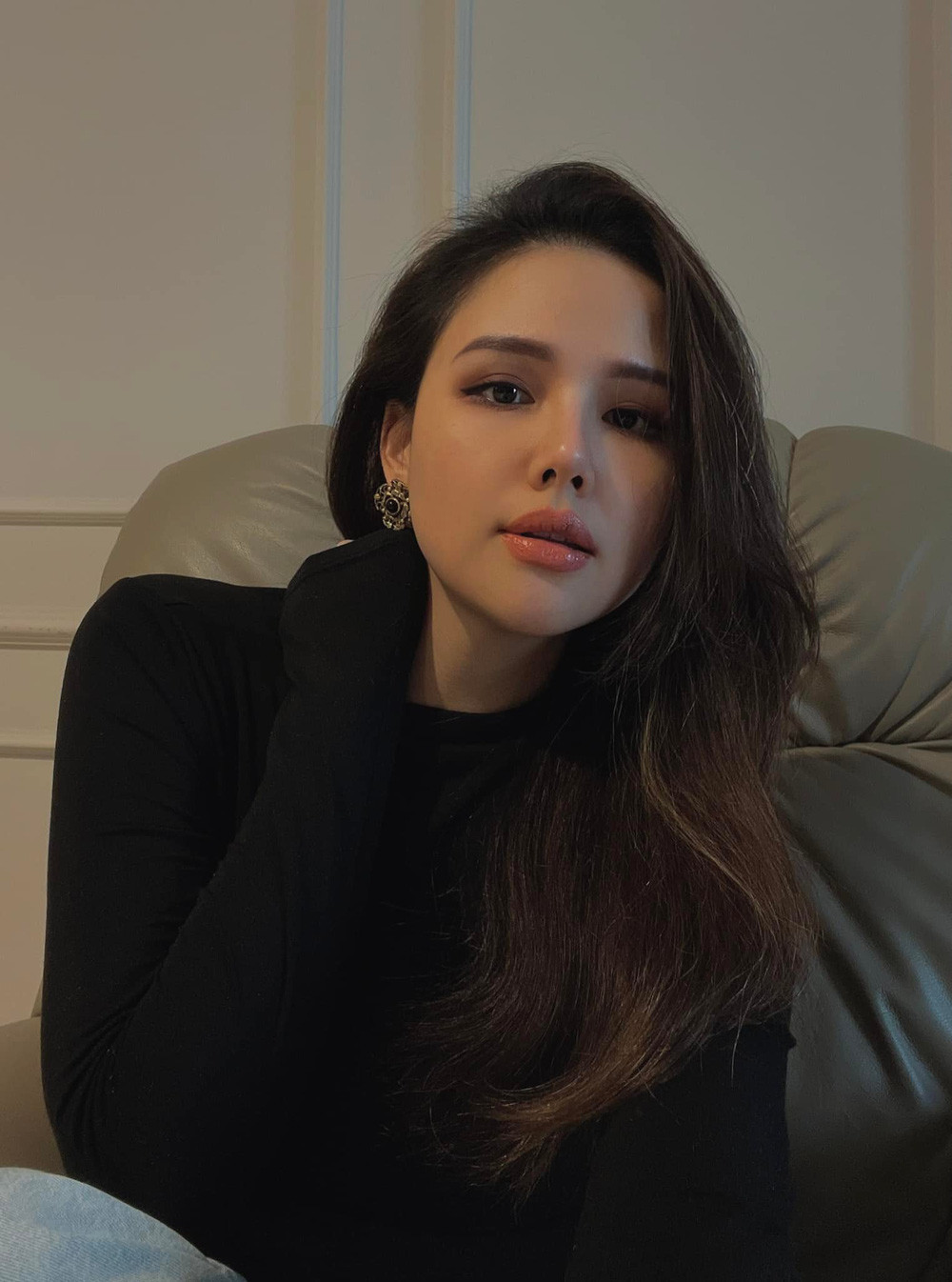 Mới đây, Phanh Lee khoe những hình ảnh mới nhất về bản thân. Cựu hot girl Hà thành làm netizen bất ngờ với nhan sắc thăng hạng đúng chuẩn "gái một con".