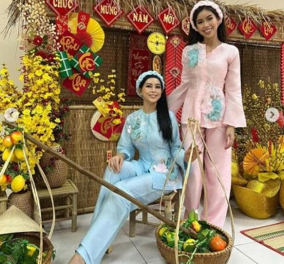 Chỉ một tấm hình sương sương của Tiên Nguyễn và mẹ ruột đã nhận về hàng nghìn lượt "thả tim" trên Instagram và thu hút sự chú ý của nhiều cư dân mạng.