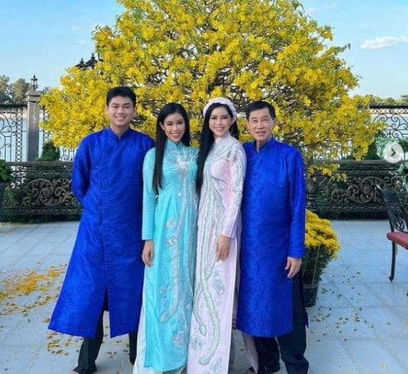 Bên dưới Tiên Nguyễn cũng để lại chú thích chúc mừng sinh nhật mẹ ruột. Có thể thấy cô nàng thừa hưởng nhiều nét đẹp từ mẹ.