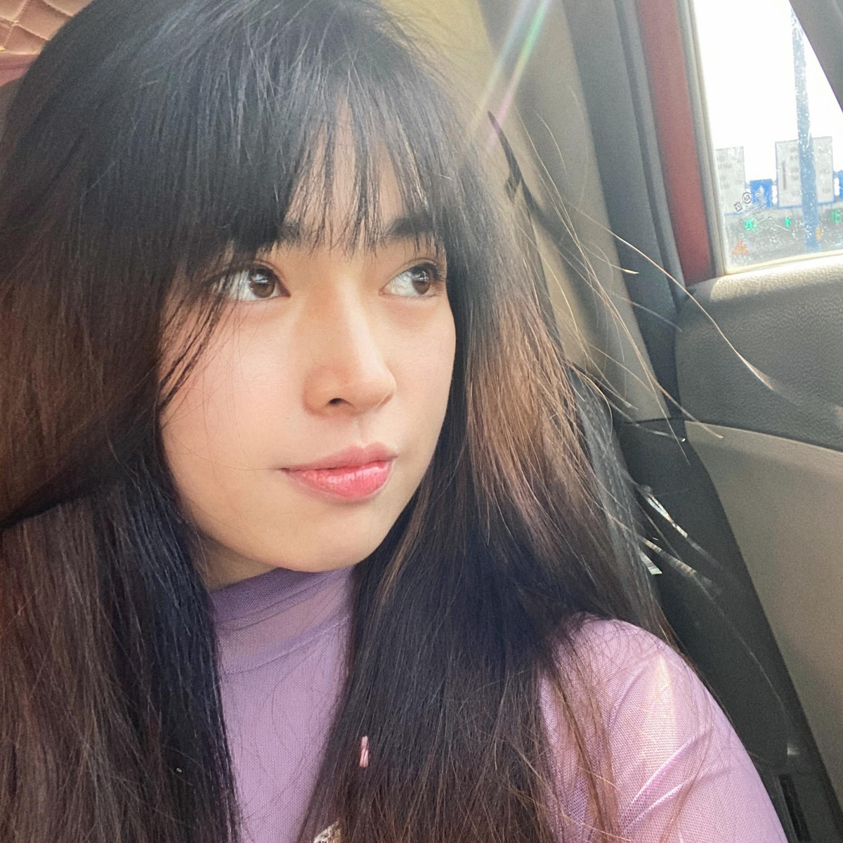 Thời gian qua, hot girl Đỗ Khánh Vân liên tục làm netizen lo lắng từ những thị phi từ trên trời rơi xuống, hay tình trạng sức khỏe không tốt trong mùa dịch.