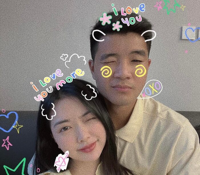 Hai người thường gọi nhau bằng các biệt danh hài hước và đăng ảnh "dìm hàng" nhau trên mạng xã hội kể từ khi yêu đến khi thành vợ thành chồng.