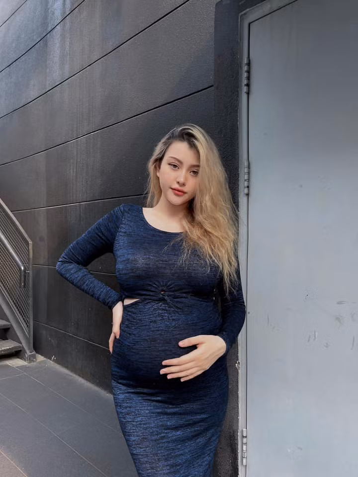 Cô nàng chỉ nhẹ nhàng đáp trả bằng tấm hình chụp kỷ niệm cả gia đình cùng lý do, muốn bảo vệ chồng trước mạng xã hội mà thôi. Ảnh: FBNV