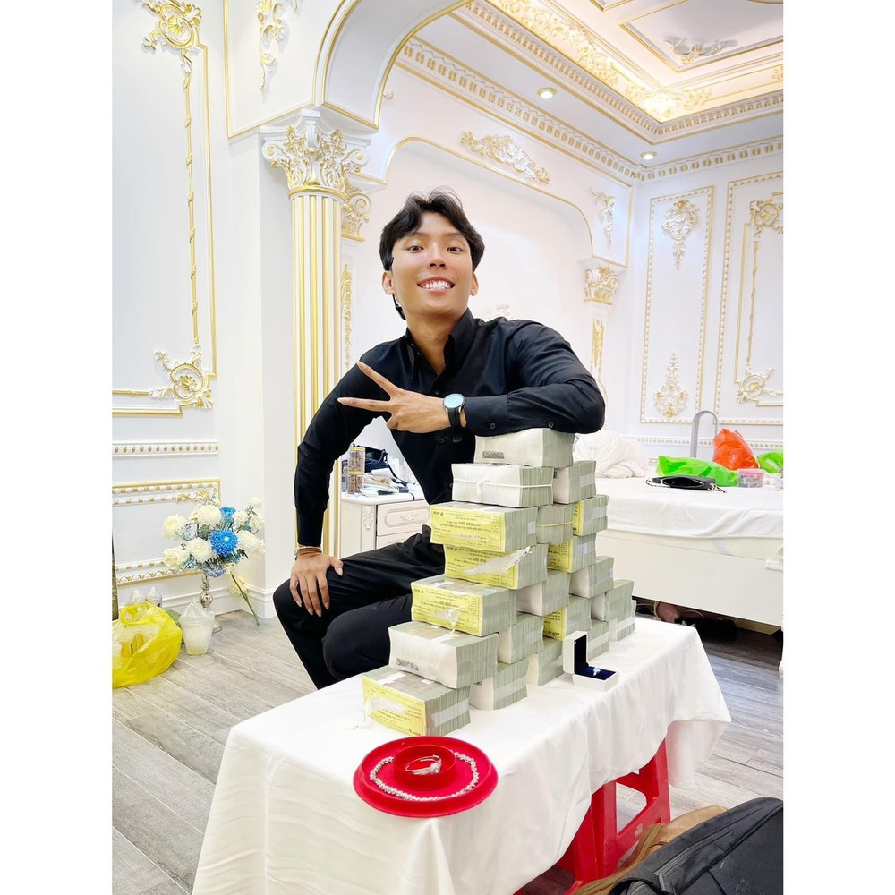 Nhìn đám cưới trên, nhiều người đã không khỏi choáng ngợp về độ xứng lứa vừa đôi của cả hai.