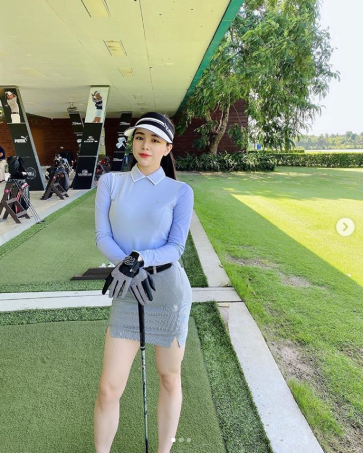 "Hot girl ngủ gật" Nhã Tiên từng đăng tải loạt ảnh khoe dáng ở sân golf thu hút sự chú ý.