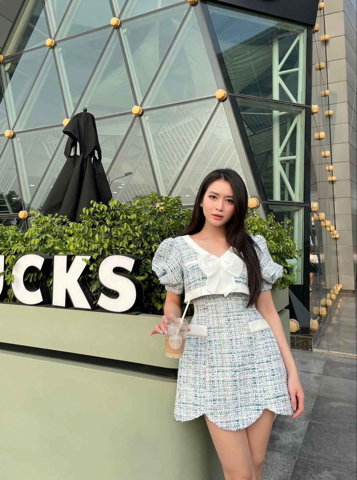 Làn da trắng mịn màng, dung mạo xinh đẹp giúp nữ MC thể thao luôn tạo được thiện cảm với người nhìn.