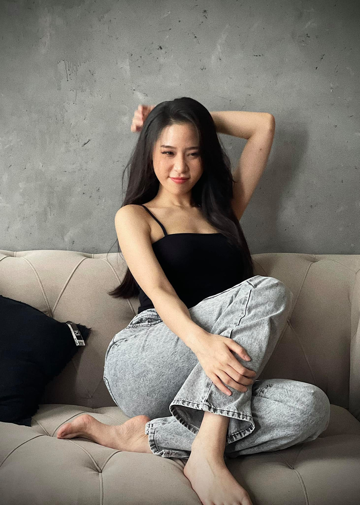 Bên cạnh lối dẫn dắt lưu loát, chuyên nghiệp thì nhan sắc của Bảo Châu cũng là yếu tố thu hút sự quan tâm của mọi người. Ảnh: FBNV