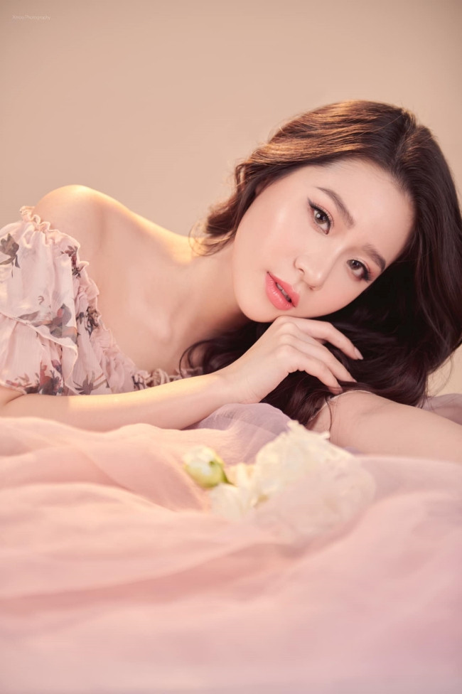 Người đẹp Hà Nội nổi bật với gương mặt xinh đẹp, vóc dáng chuẩn.