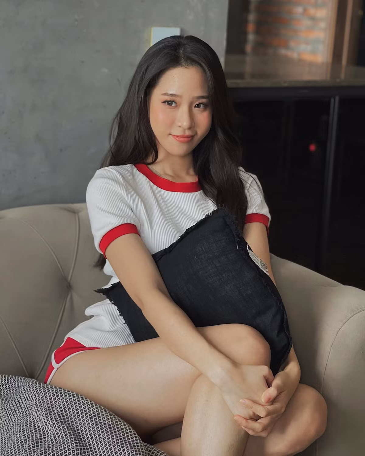 Được biết cô là một trong những nữ MC trẻ tuổi nhất đang công tác tại đây. Bảo Châu sinh năm 2000, học tập tại Học viện Ngân hàng