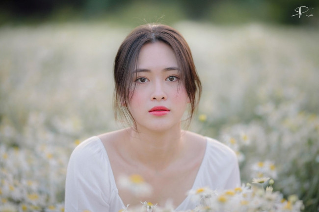 Thân hình quyến rũ chuẩn đẹp đồng hồ cát của Cấn Hồng Anh nhận được nhiều khen ngợi.