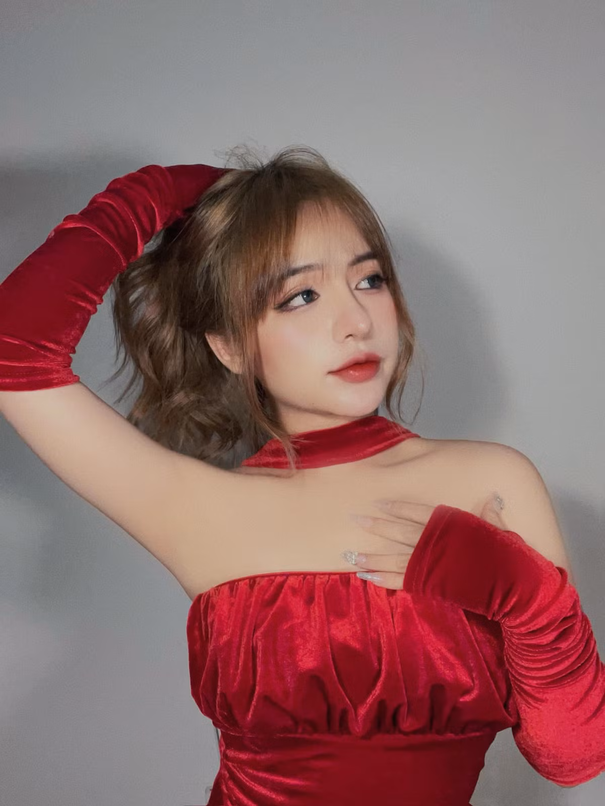 Cô còn được biết tới như một hot TikToker với số lượng người theo dõi khá khủng.