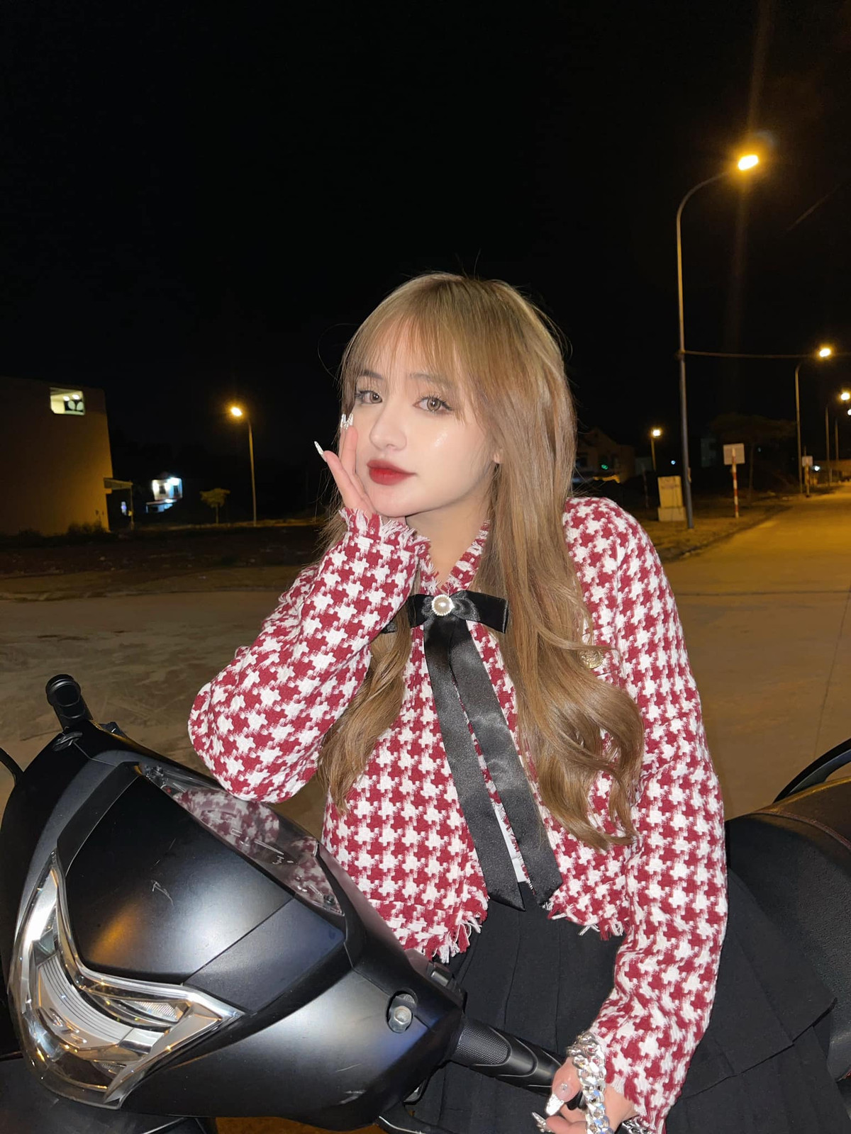 Vân thường có kế hoạch chi tiêu để không bị lãng phí. Theo đó, ngoài chi phí làm đẹp, cô để riêng các khoản: ăn uống, tiết kiệm và giúp đỡ bố mẹ.