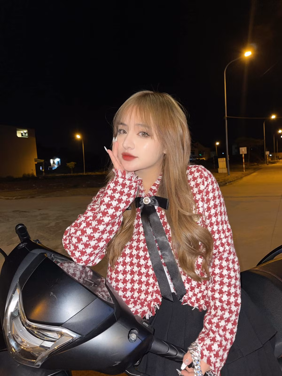 Vân thường có kế hoạch chi tiêu để không bị lãng phí. Theo đó, ngoài chi phí làm đẹp, cô để riêng các khoản: ăn uống, tiết kiệm và giúp đỡ bố mẹ.