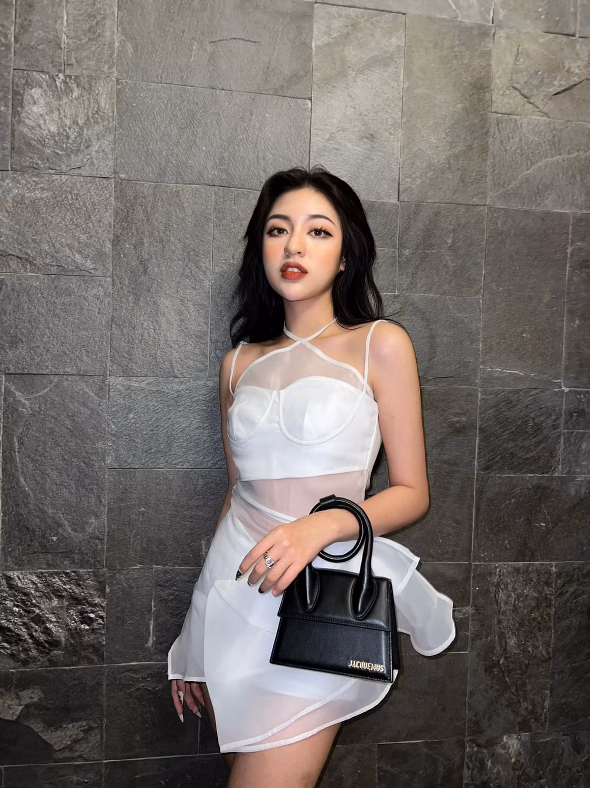 Thời gian qua, hot girl Trần Thanh Tâm bị chỉ trích vì nhan sắc ngoài đời kém xinh, thân hình không khác gì lực sĩ khi lên sóng truyền hình, hay tham gia cuộc thi người đẹp.