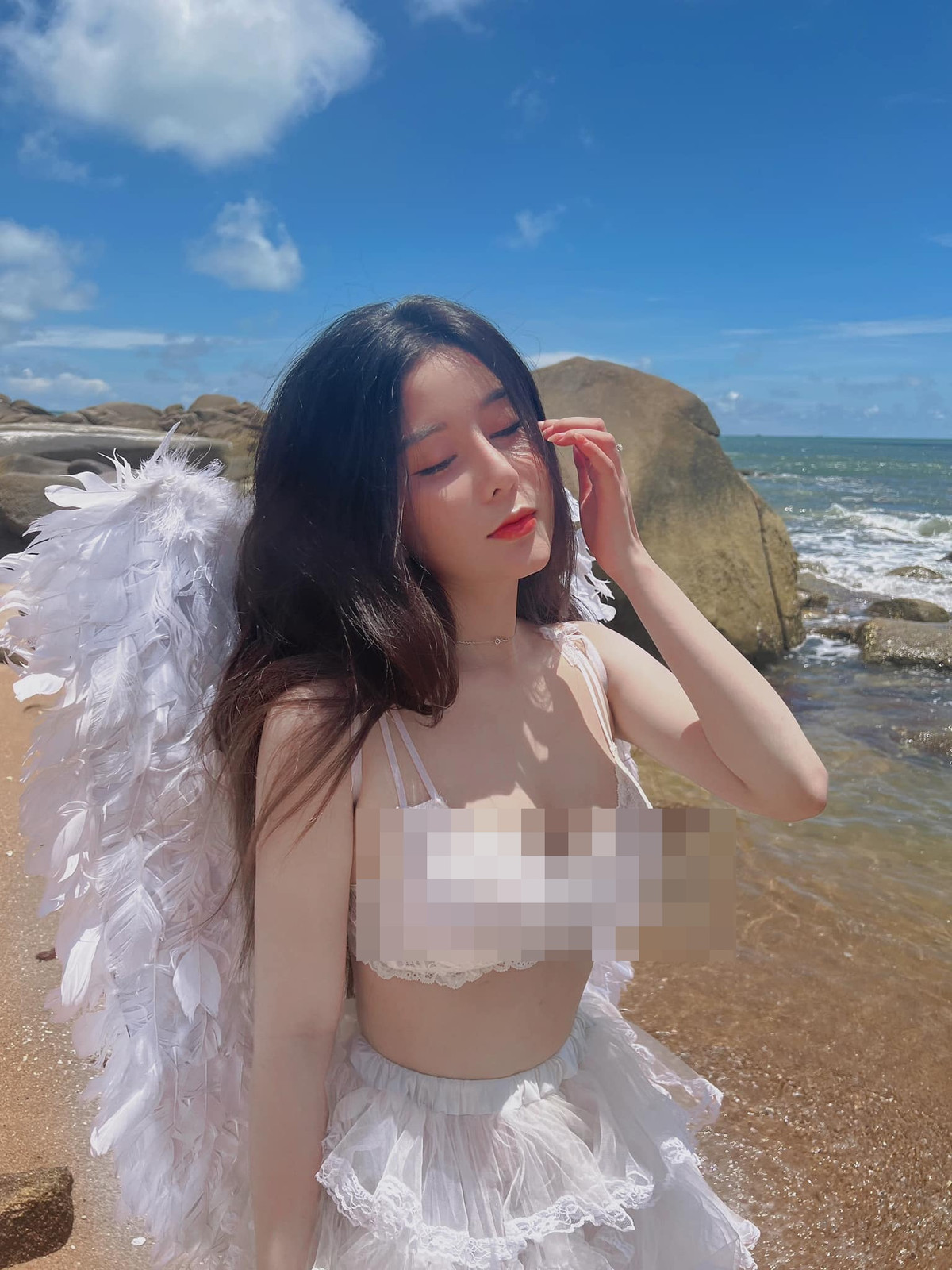 Mặc dù trang phục có phần khác biệt nhưng những bức hình của Võ Ngọc Trân vẫn nhận được nhiều lời khen vì thu hút.