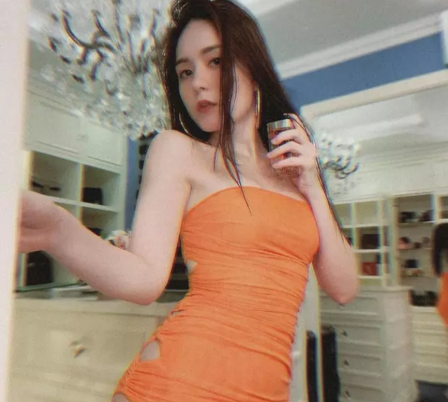 Nhiều người cũng phải thừa nhận rằng nhan sắc của Đoàn Di Băng ngày càng mặn mà, xinh đẹp dù đã làm mẹ.