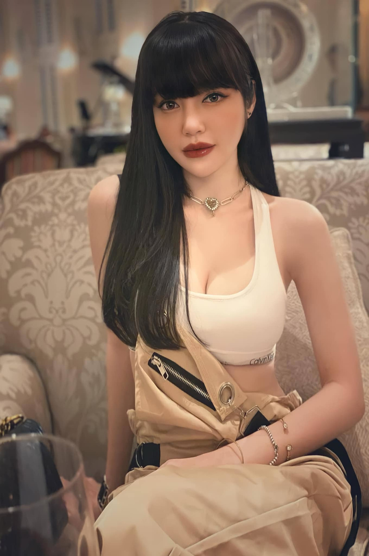 Ngoài Mai Thỏ, Elly Trần cũng là hot mom gây chú ý khi sở hữu vóc dáng nóng bỏng dù đã làm mẹ hai con.