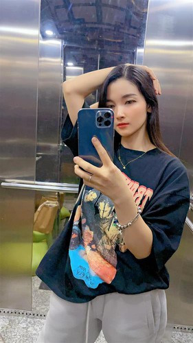 Đồng thời Cường Tráng Sĩ còn tố cáo vợ dựng chuyện bóc phốt anh để tăng tương tác cho kênh Facebook của mình. Tuy nhiên phía Cường Tráng Sĩ không nhắc đến chi tiết vợ cũ tố mình không chăm lo được cho bố mẹ nên phải để bố mẹ về quê thay vì ở lại Sài Gòn như trước.