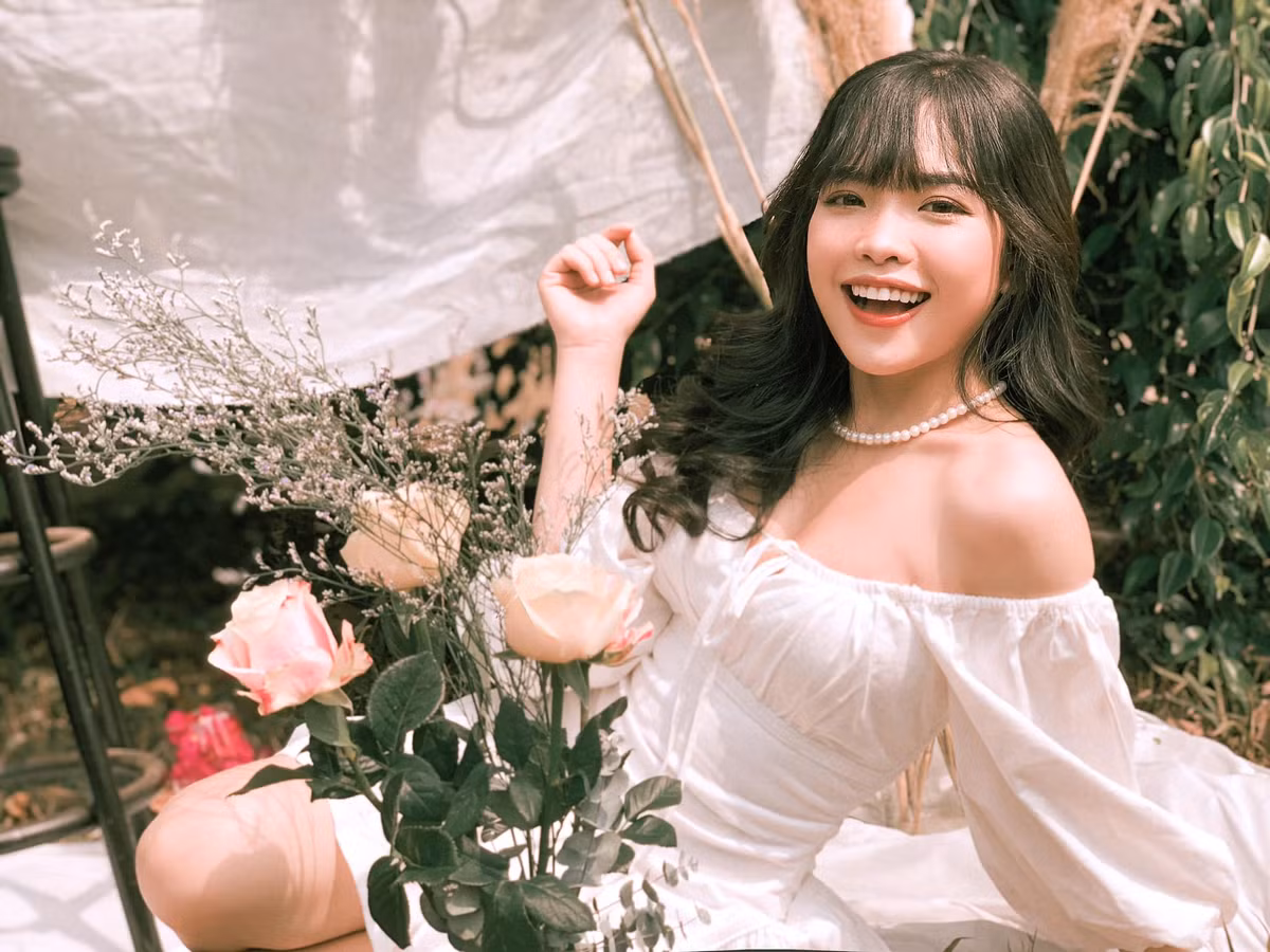 Thường xuyên chia sẻ hình ảnh bản thân lên MXH, Hiền Thục luôn được cư dân mạng dành lời khen ngợi.